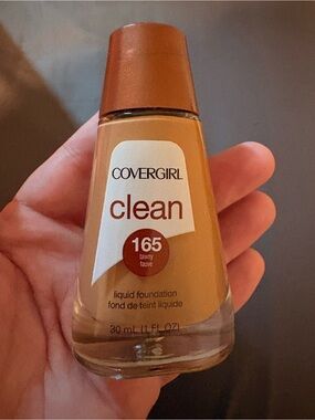 COVERGIRL Clean Liquid Foundation - Tawny 165
